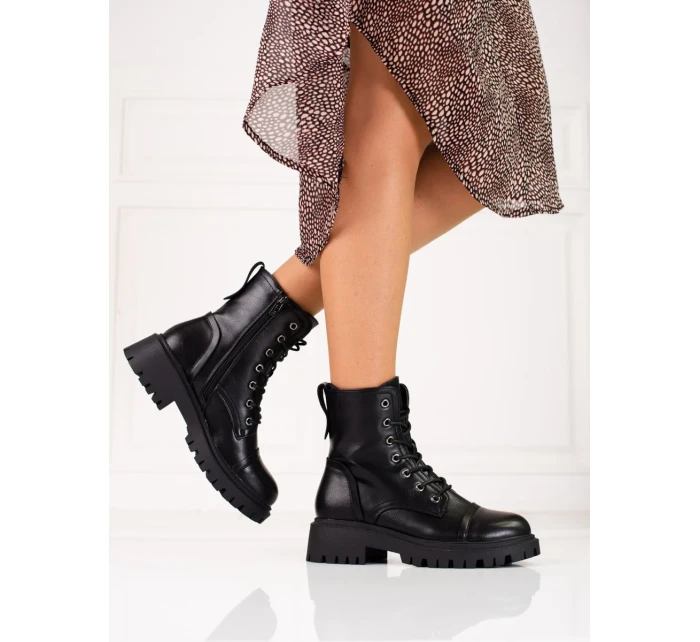 Luxusní dámské černé kotníčkové boty na plochém podpatku Luxusní dámské černé kotníčkové boty na plochém podpatku