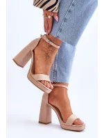 Módní semišové sandály na čtvercovém podpatku Béžové Merila Módní semišové sandály na čtvercovém podpatku Béžové Merila