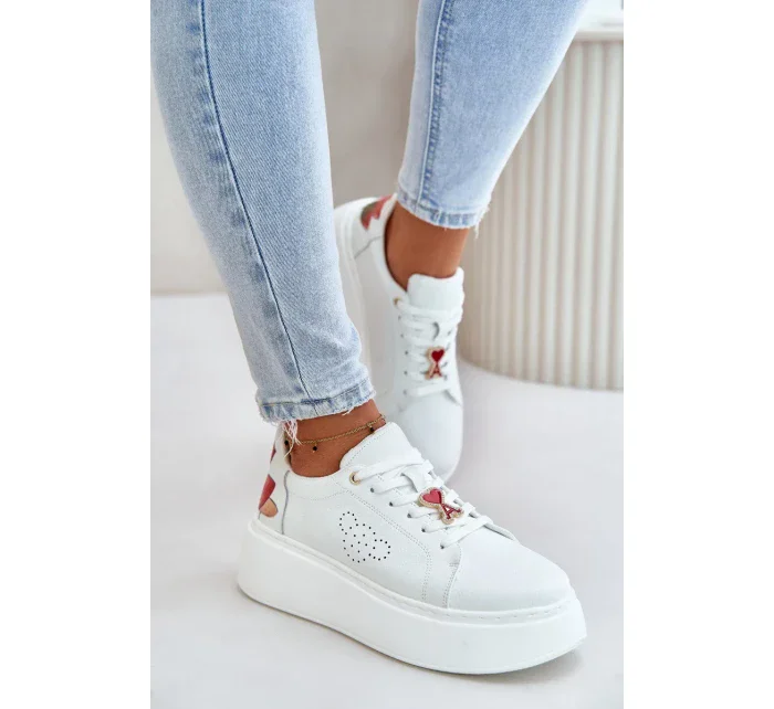 Kožené Dámské Tenisky Na Platformě S Broží A Ozdobným Květinou Bílé Kožené Dámské Tenisky Na Platformě S Broží A Ozdobným Květinou Bílé