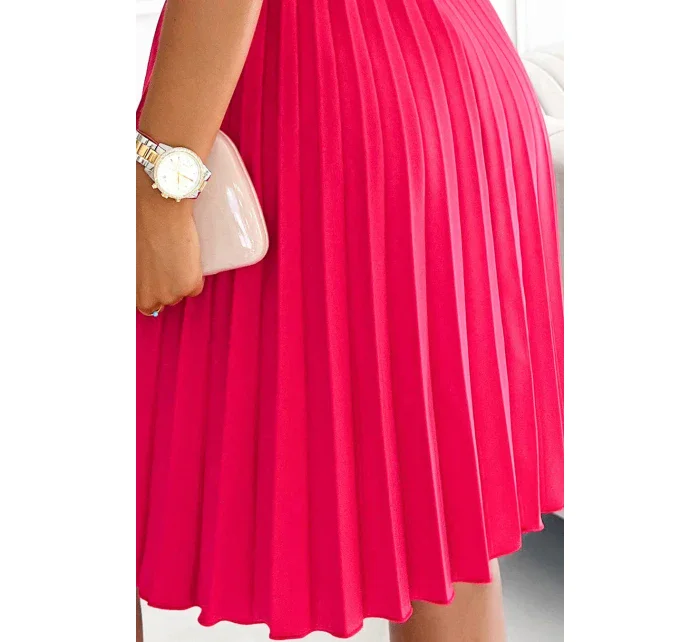 WENDY - Dámské plisované šaty v malinové barvě s přeloženým obálkovým výstřihem 385-2 WENDY - Dámské plisované šaty v malinové barvě s přeloženým obálkovým výstřihem 385-2