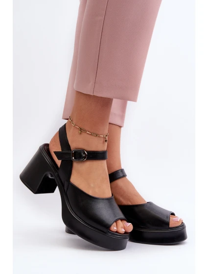 Dámské kožené sandály na podpatku model 21660518 černé - VINCEZA