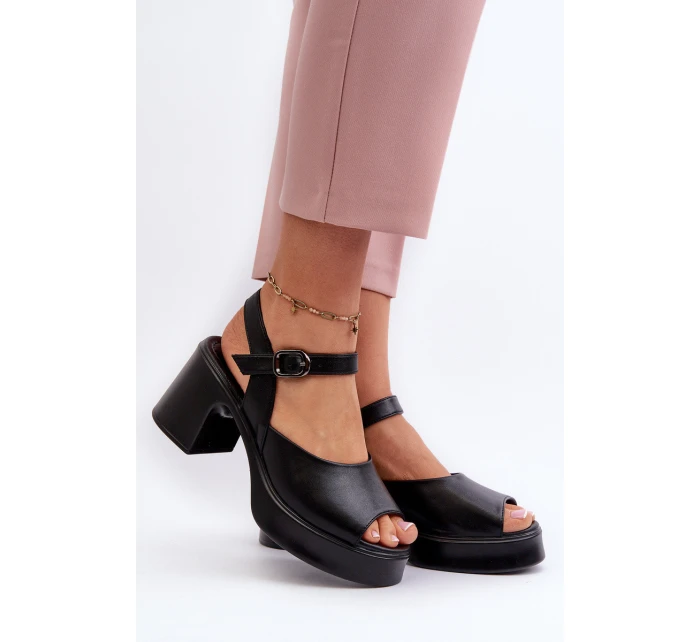Dámské kožené sandály na podpatku model 21660518 černé - VINCEZA