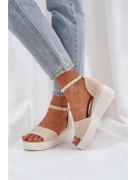 Lehké sandály na platformě a klínu světle béžové model 21684683 - Boto Lehké sandály na platformě a klínu světle béžové model 21684683 - Boto