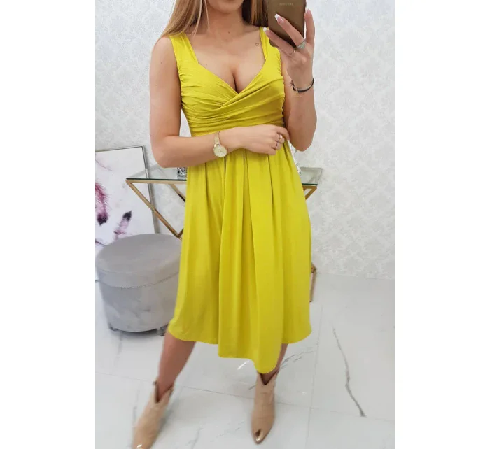 Šaty s širokými ramínky