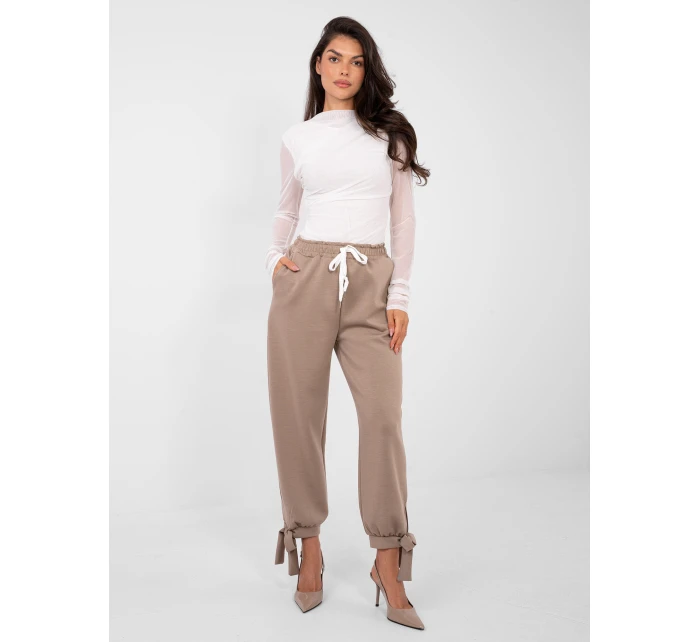 Spodnie IT SP model 21895911 ciemny bezowy - FPrice Spodnie IT SP model 21895911 ciemny bezowy - FPrice
