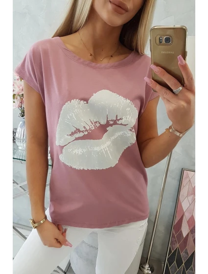 Tmavě růžová halenka s potiskem rtů Tmavě růžová halenka s potiskem rtů