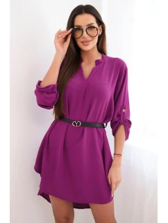 Šaty s delšími zády a páskem tmavě fialová