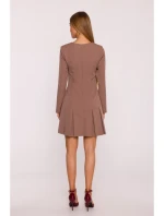 Šaty s záhyby mocca model 21295942 - Moe Šaty s záhyby mocca model 21295942 - Moe