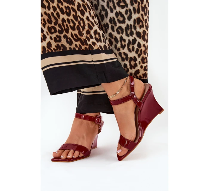 Lakované Dámské Sandály Na Klínu Bordové model 21689005 - Boto Lakované Dámské Sandály Na Klínu Bordové model 21689005 - Boto