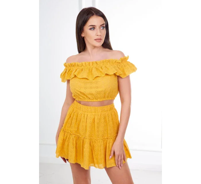 Vyšívaná souprava s hořčicovou halenkou s puntíky