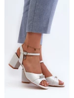Dámské sandály z eko kůže na podpatku s ozdobami stříbrné Narhi