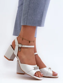 Dámské sandály z eko kůže na podpatku s ozdobami stříbrné model 21658163 - VINCEZA