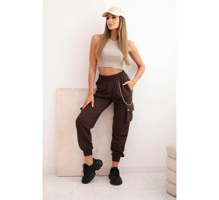 Dámské bavlněné cargo kalhoty s kapsami a řetízkem hnědé Dámské bavlněné cargo kalhoty s kapsami a řetízkem hnědé