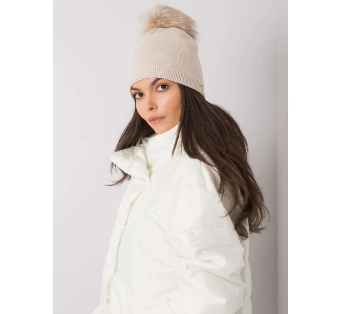 Dámská čepice JK CZ 34 model 15837361 béžová - FPrice Dámská čepice JK CZ 34 model 15837361 béžová - FPrice