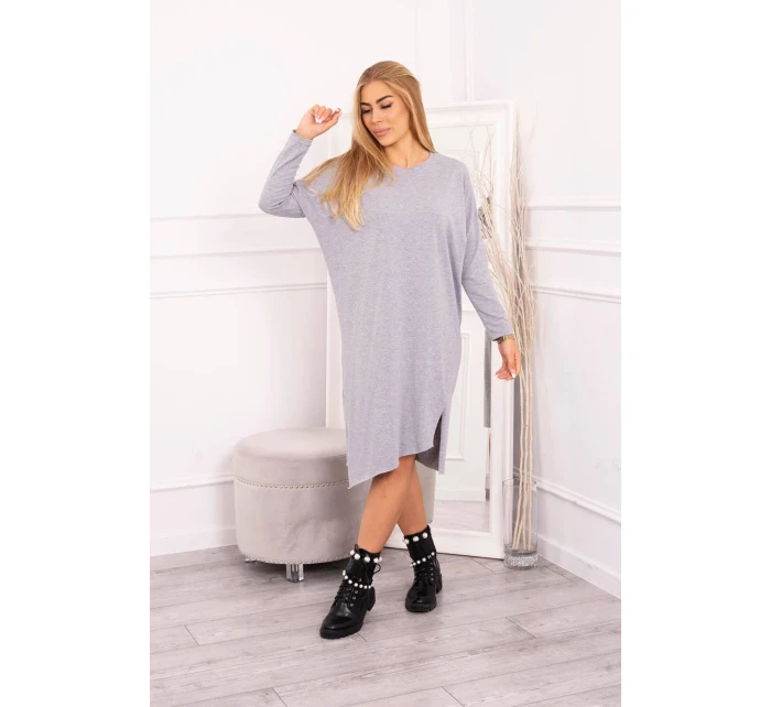 Nadměrné šedé šaty Nadměrné šedé šaty