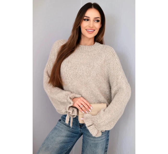 Svetr dámský s přídavkem mohéru s hrubým pletením a ozdobnými rukávy tmavě béžový