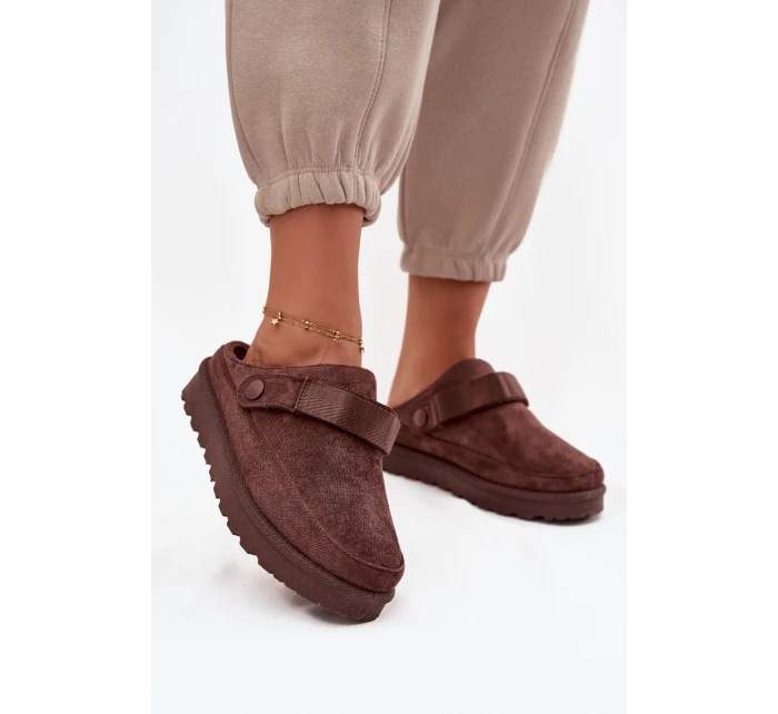 Dámské teplé pantofle s kožešinou na platformě čokoládové model 21715168 - Boto