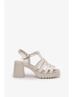 Dámské lakované kožené sandály na sloupku - světle béžové Vinceza Dámské lakované kožené sandály na sloupku - světle béžové Vinceza