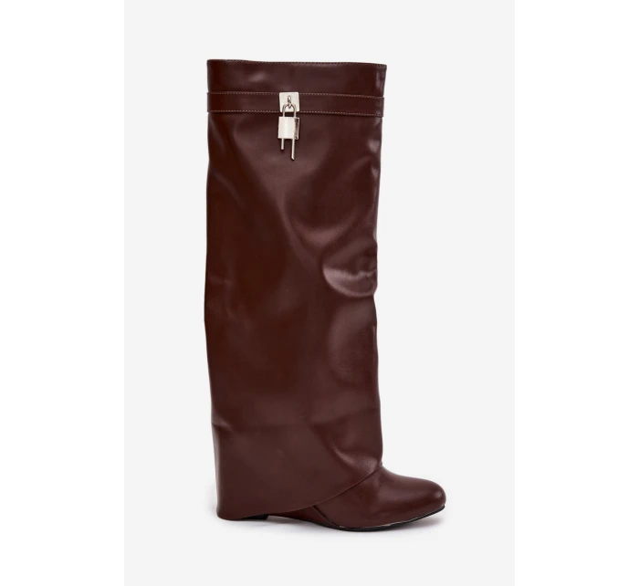 Dámské kozačky na platformě s páskem a stříbrným detailem 033 Hnědé - Korivelle Dámské kozačky na platformě s páskem a stříbrným detailem 033 Hnědé - Korivelle