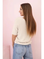 Dámský svetr z měkkého model 21291597 s výstřihem do V krátkým rukávem béžový - K-Fashion Dámský svetr z měkkého model 21291597 s výstřihem do V krátkým rukávem béžový - K-Fashion