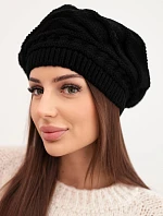 Dámská zimní pletená čepice volného střihu s ozdobným vzorem K378 černá