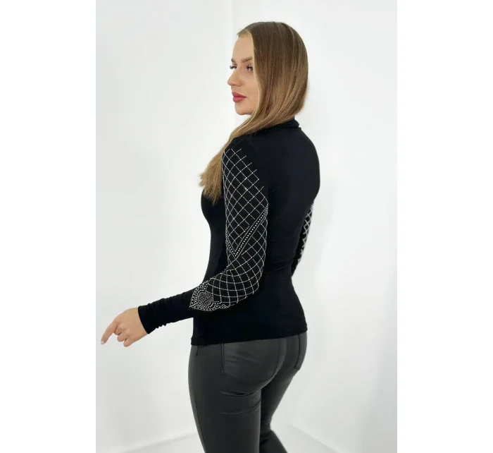 Pletená halenka zdobená výstřihem a rukávy černá