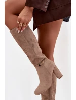 Dámské zateplené kozačky na sloupkovém podpatku se zlatou přezkou Seraphine – béžové Dámské zateplené kozačky na sloupkovém podpatku se zlatou přezkou Seraphine – béžové
