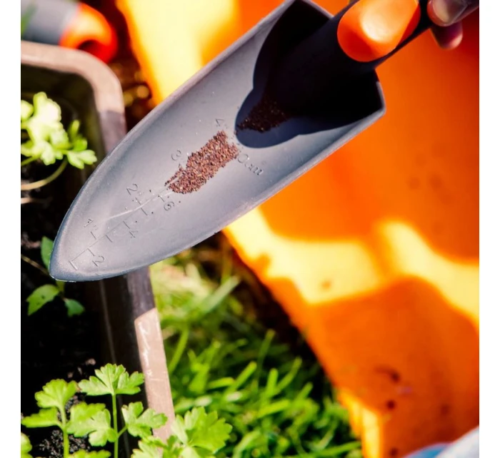 ÚZKÁ ZAHRADNÍ LOPATKA