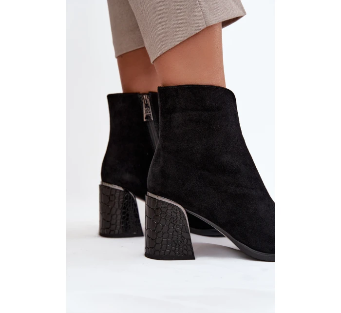 Semišové dámské kotníkové boty na podpatku s rytím zateplené Vinceza 66801 černé