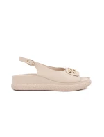 Klasické dámské  sandály hnědé bez podpatku