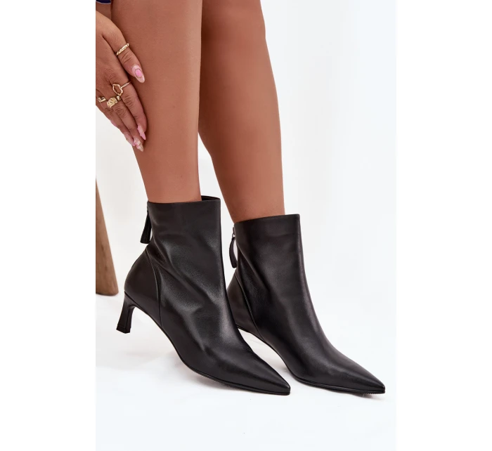 Dámské kotníkové boty z přírodní kůže na podpatku D&A model 21713638 Černé - S.Barski Dámské kotníkové boty z přírodní kůže na podpatku D&A model 21713638 Černé - S.Barski