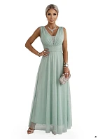 Dlouhé maxi šaty s a hlubokým výstřihem pistáciová barva model 22082632 - numoco basic Dlouhé maxi šaty s a hlubokým výstřihem pistáciová barva model 22082632 - numoco basic
