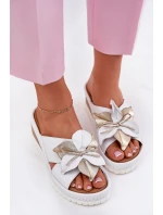 Kožené Dámské Klapky Na Klínu S Ozdobným Květem Artiker 52C0537 Bílé