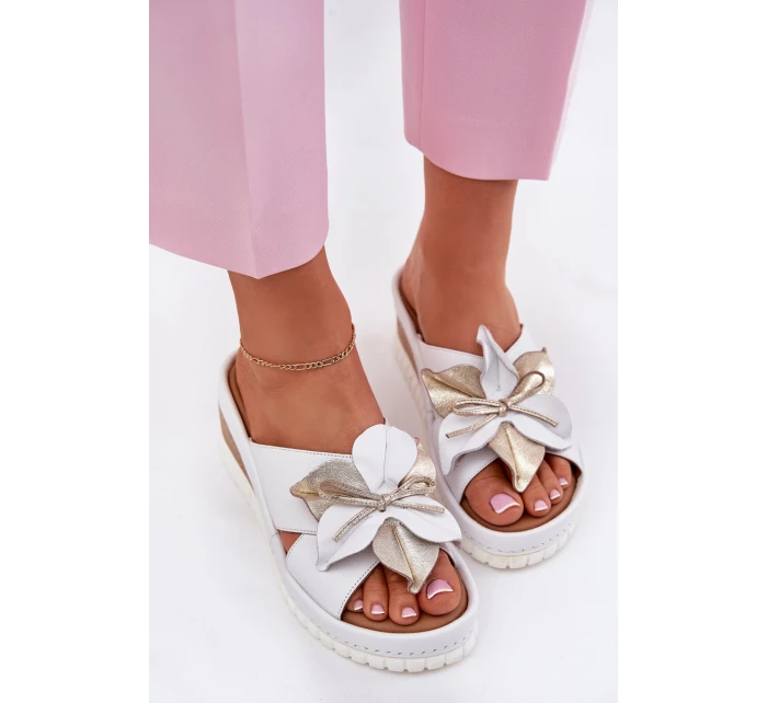 Kožené Dámské Klapky Na Klínu S Ozdobným Květem Artiker 52C0537 Bílé