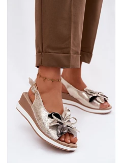 Kožené sandály na platformě s ozdobou model 22101402 Zlaté - S.Barski