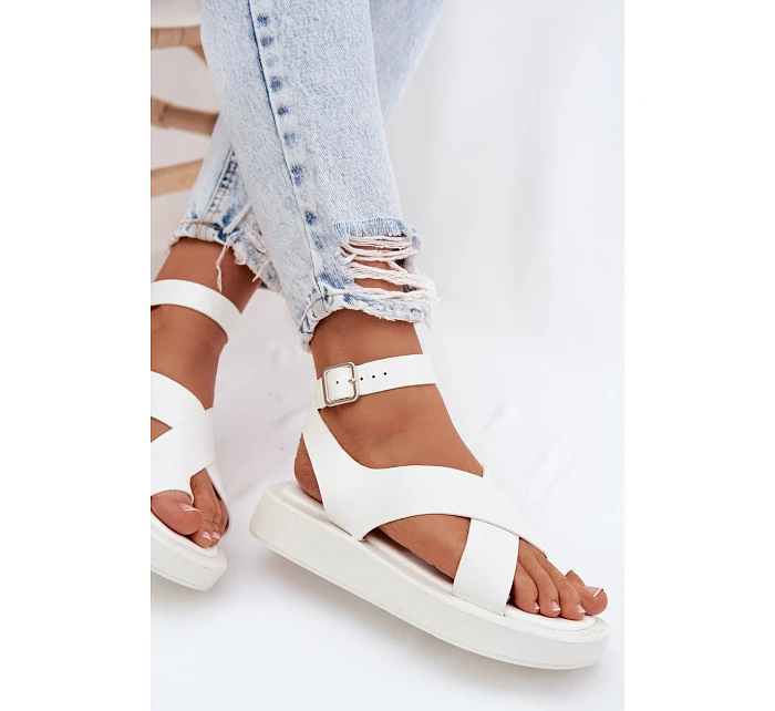 Sandály z eko kůže na platformě Bílé model 22102991 - Boto Sandály z eko kůže na platformě Bílé model 22102991 - Boto