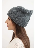 Dámská zimní čepice s ozdobným pletením a klasickým střihem K372 tmavě šedá