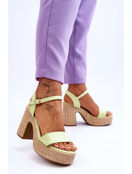 Pohodlné semišové sandály na podpatku Světle zelená model 21613574 - Boto Pohodlné semišové sandály na podpatku Světle zelená model 21613574 - Boto