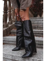 Zateplené kozačky na jehlovém podpatku s ohrnutým svrškem černé model 21677862 - Boto