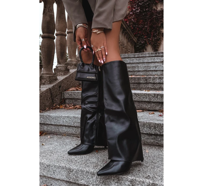 Zateplené kozačky na jehlovém podpatku s ohrnutým svrškem černé model 21677862 - Boto