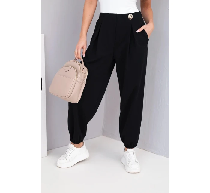 Dámské kalhoty z bavlny s vysokým pasem a ozdobným knoflíkem černé Dámské kalhoty z bavlny s vysokým pasem a ozdobným knoflíkem černé