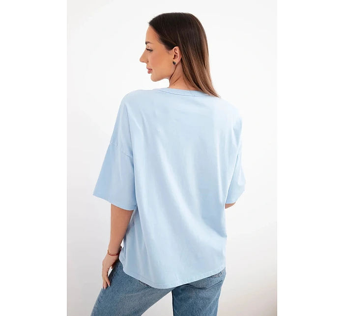 Dámská bavlněná oversize halenka s krátkým rukávem a módním potiskem modrá Dámská bavlněná oversize halenka s krátkým rukávem a módním potiskem modrá