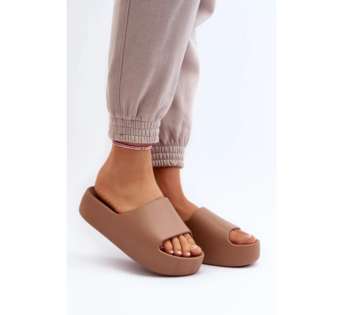 Dámské pantofle se silnou podrážkou, hnědé Oreithano