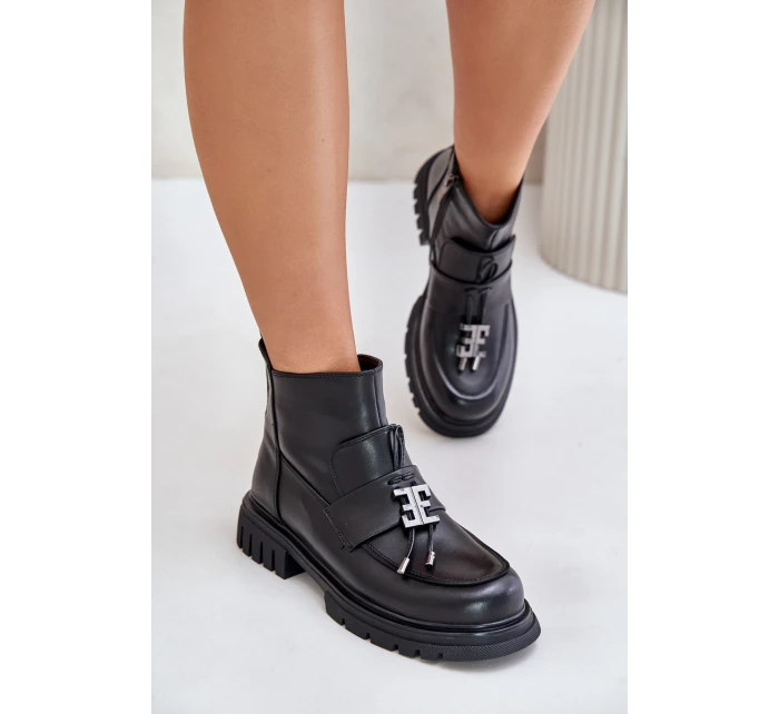 Kožené Kotníkové Boty Na Plochém Podpatku S Dekorací Zateplené Černé model 21675527 - EVENTO Kožené Kotníkové Boty Na Plochém Podpatku S Dekorací Zateplené Černé model 21675527 - EVENTO