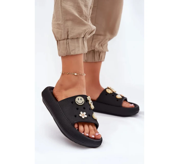 Dámské pěnové pantofle s ozdobnými připínkami Vinceza – černé