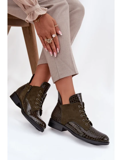 Dámské lakované botky Vinceza – s dekorativním ražením, tmavě zelené Dámské lakované botky Vinceza – s dekorativním ražením, tmavě zelené