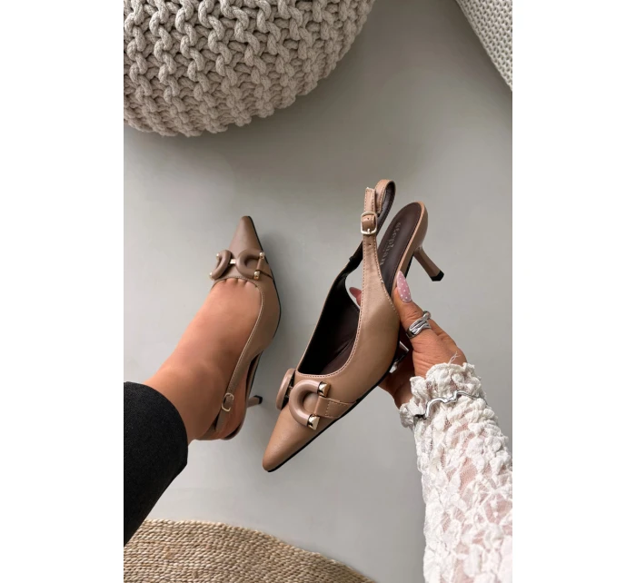 Dámské sandály na podpatku s ozdobným detailem hnědé model 21900459 - Boto