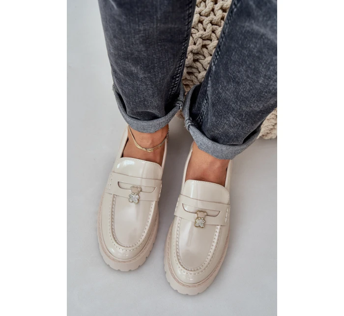 Lakované dámské mokasíny s ozdobnou  béžové model 21684872 - Boto