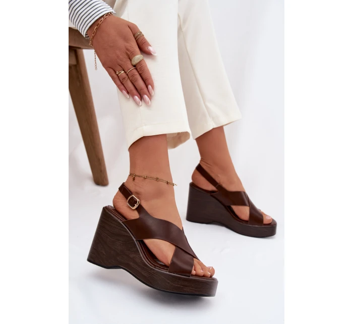 Dámské sandály z eko kůže na platformě Čokoládové model 21937446 - Boto