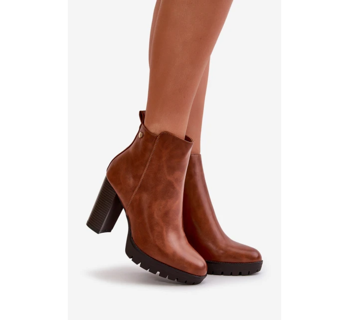 Dámské zimní botky na vysokém podpatku se zipem Camel model 21667348 - Boto Dámské zimní botky na vysokém podpatku se zipem Camel model 21667348 - Boto